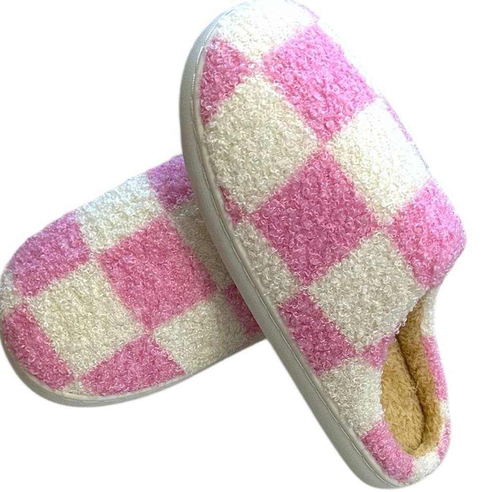 New Boutique Women’s Sherpa Checkered Slippers Slip Resistant Slip On Large 9-10
